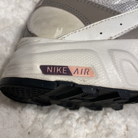 Womens Nike sneakers size 10 - Picture 2 of 7